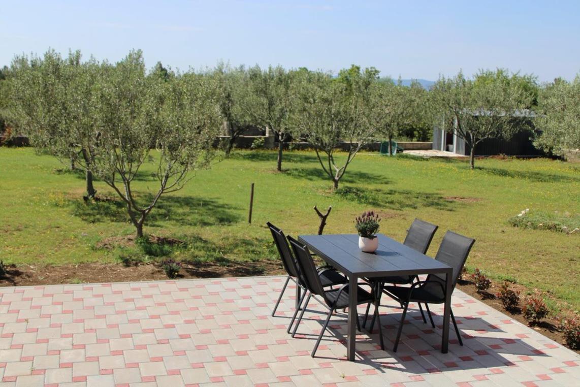 Apartmani Toni Drniš Exterior foto
